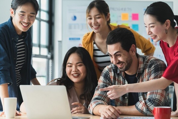 Bisnis Anak Muda di Era AI: Kolaborasi Teknologi dan Kreativitas