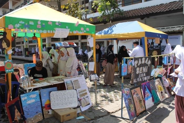 Teknologi dalam Meningkatkan Kualitas Public Speaking