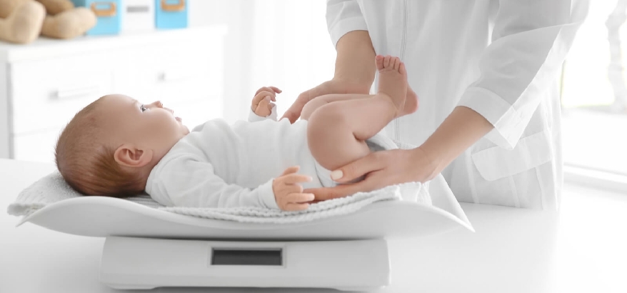 Pantau Terus Berat Badan Ideal Bayi Sesuai Umur dan Pilih Popok Bayi yang Paling Sesuai